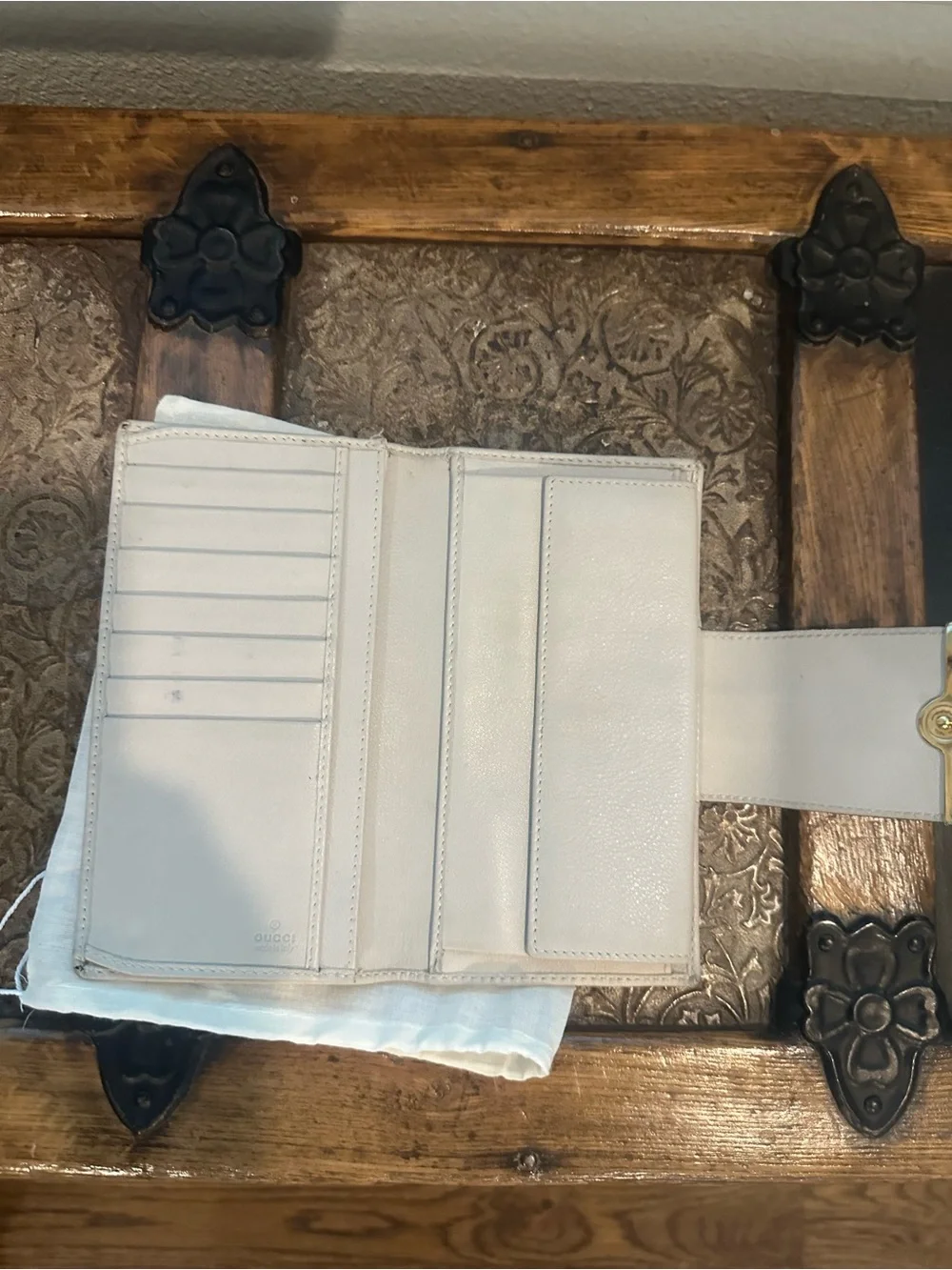 Gucci Embossed GG Leather Long Wallet in off-white with COA and Dust Bag - Picture 5 of 8